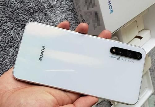 麒麟810|最香4G千元机跑分32万+轻薄机身+侧边指纹,涨价200