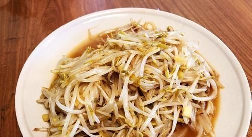 醋溜绿豆芽|它2块钱一斤,刮油比“泻药”好,瘦出小细腰,补水润肤,多吃不会胖