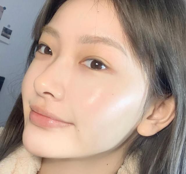 精华液|护肤品是该“拍”还是“涂”?用错这么多年,难怪效果不明显!