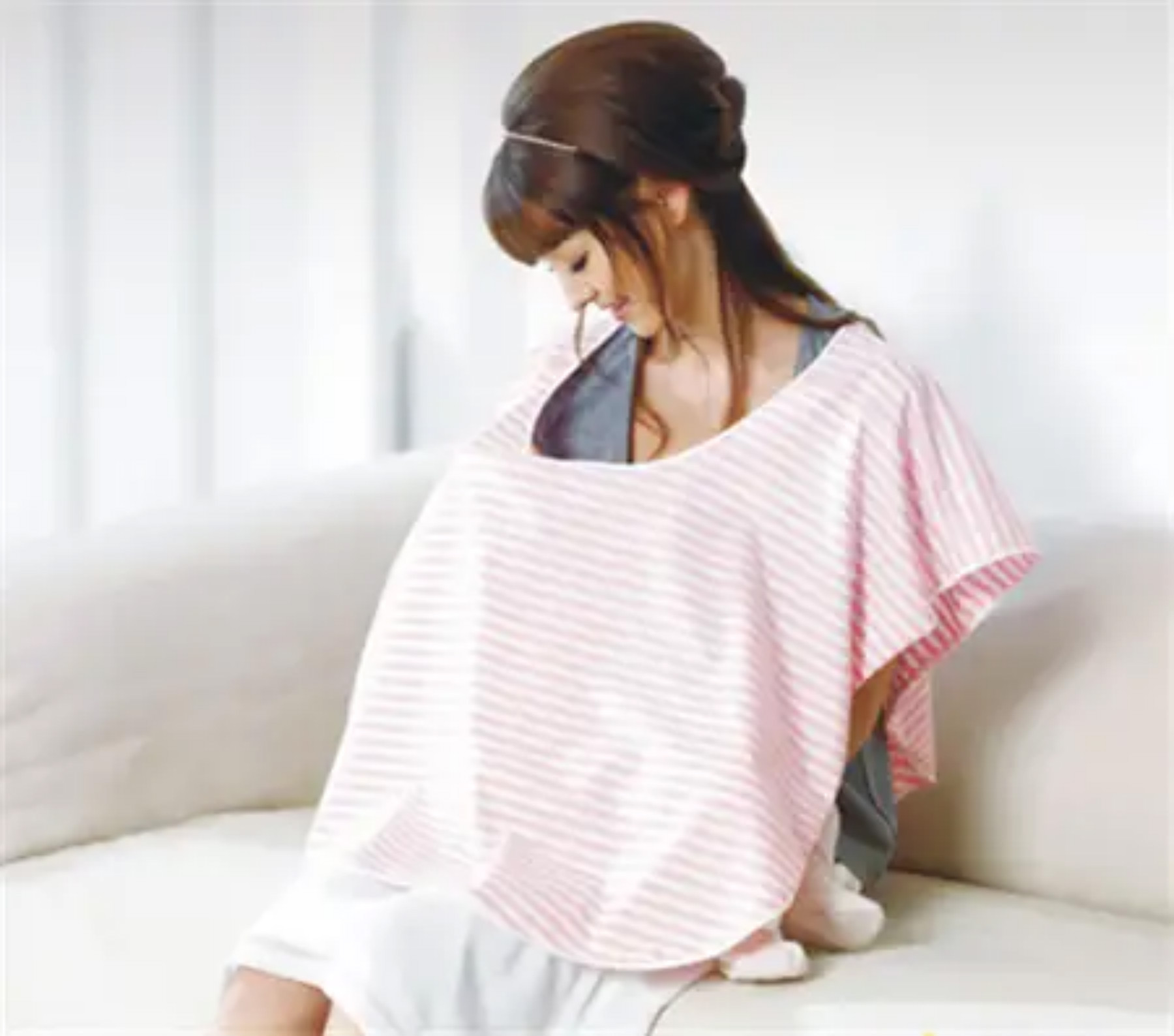 年轻妈妈公交车上哺乳,被大爷指责“不要脸”,宝妈的回复很给力