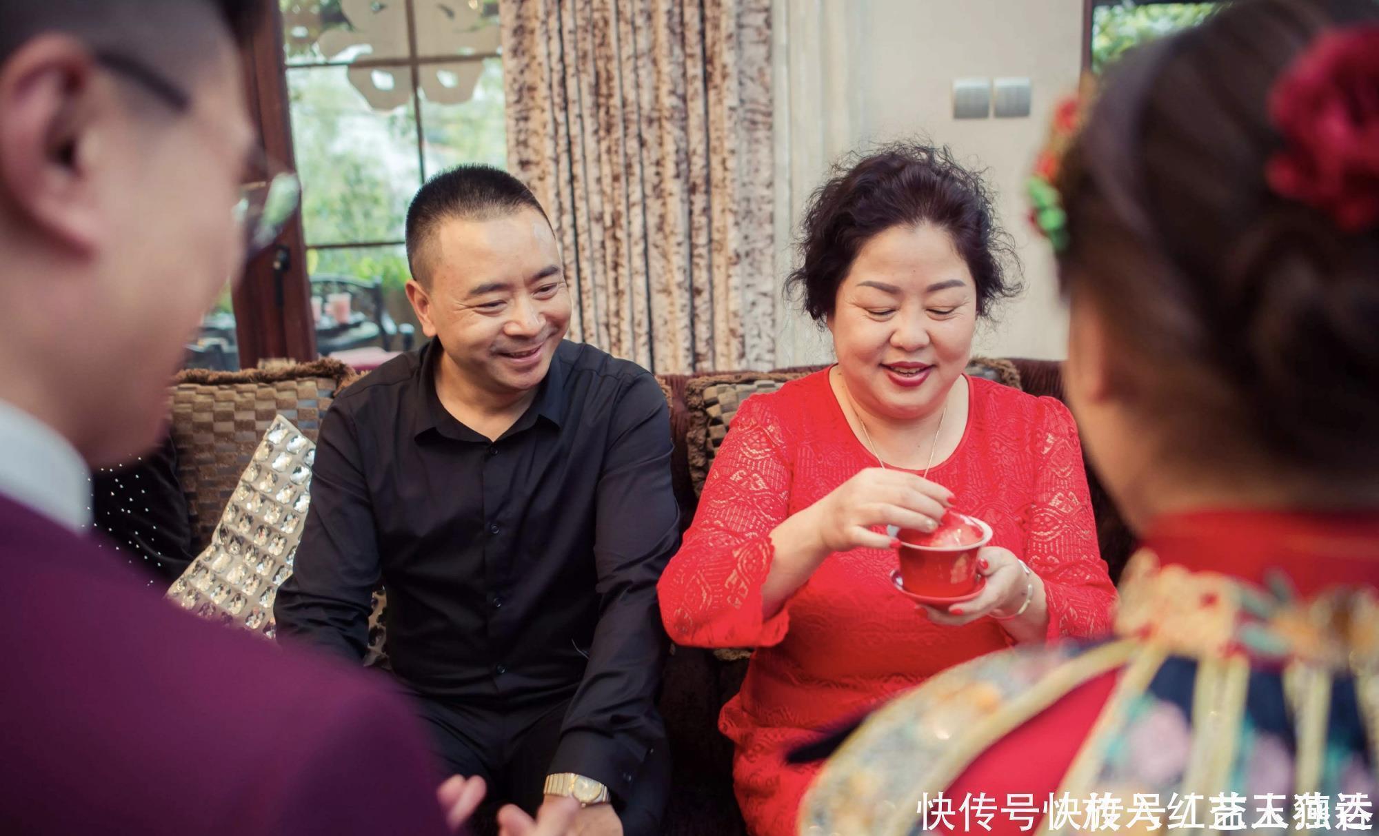 宾客|“最帅岳父”火了,宾客误以为遇上了“抢亲”,新娘这是我亲爹
