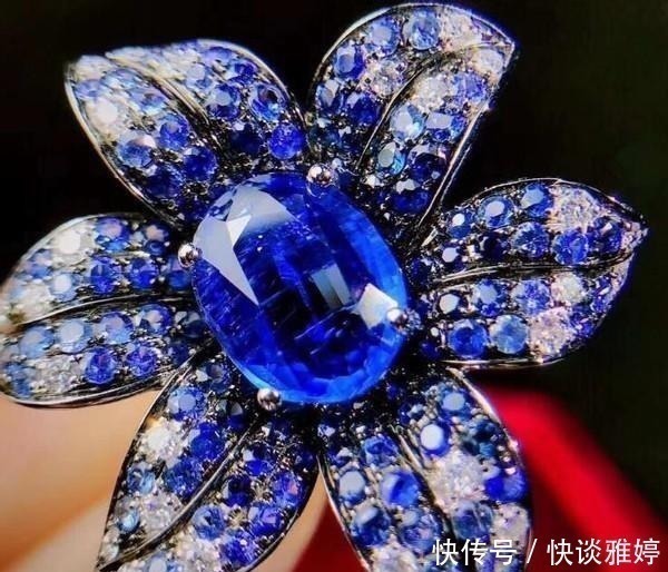蓝宝石 比钻石还珍贵的宝石,散发出的神秘梦幻色,让皇室贵族都为之倾倒