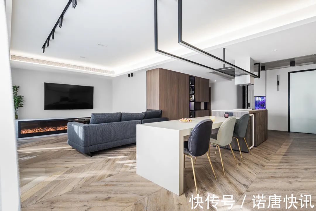 玄关|180㎡现代极简,无主灯设计果然不凡,朴素的空间也有档次感