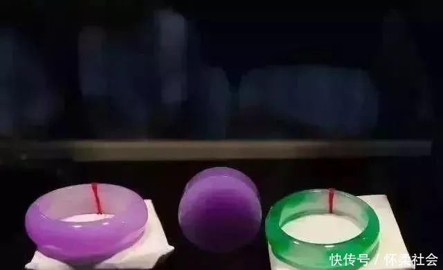 赌石|疯狂赌石,20万入手的木那翡翠原石,一刀切涨近千万