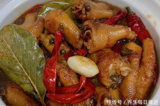 教给|红烧鸡爪怎么做好吃秘制配方教给你,香辣软糯入味,花钱买不到