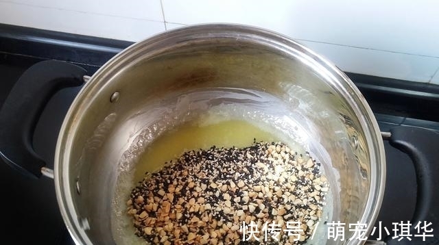 这款小零食最近火了,香香脆脆,甜而不腻,做法竟如此简单