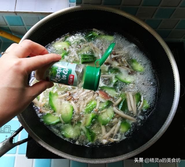 汤水|对付秋燥必喝的汤,3样食材煮一锅,清甜鲜美,好喝无负担身体棒