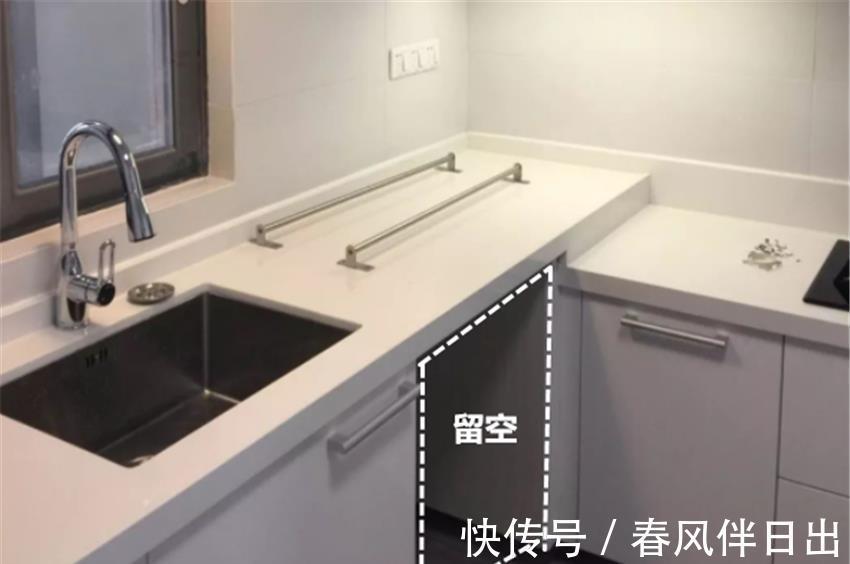 厨房|厨房定制橱柜千万别做满!现在流行空一格,美观又实用!