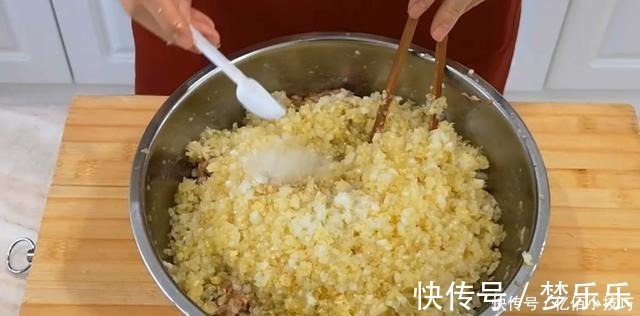 小技巧|蒸包子,万万不要直接上锅蒸,3个小技巧,包子鲜嫩松软、不塌陷