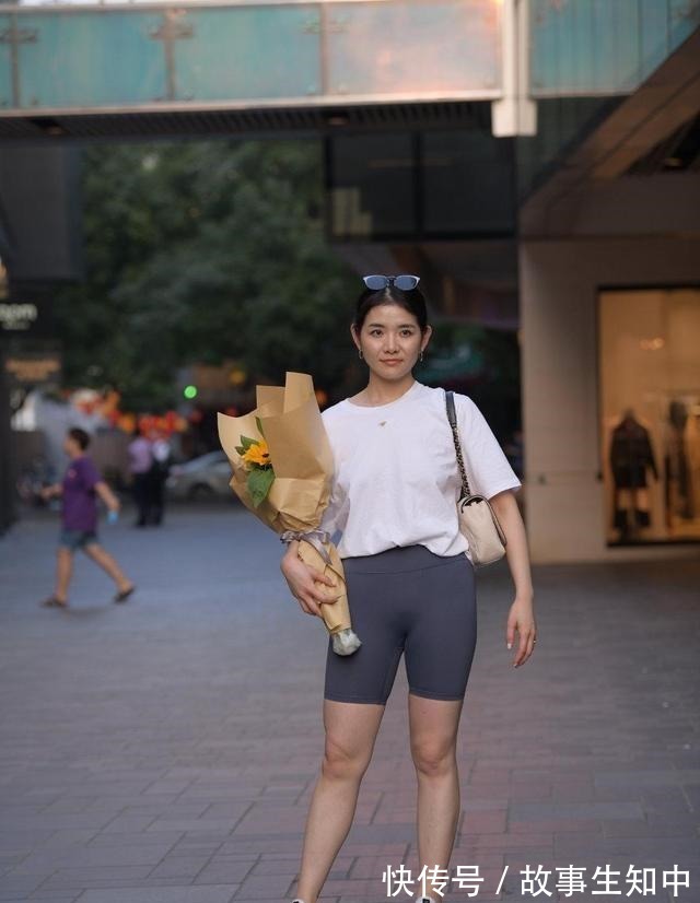 衬衫 时髦百搭的瑜伽裤穿搭上身很自然,穿出雅致的高级感,清爽减龄!