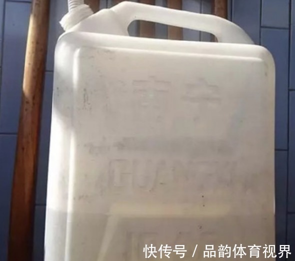 追肥|怕盆栽土硬邦邦，浇水追肥时就用它们，不仅变软了，而且肥力十足