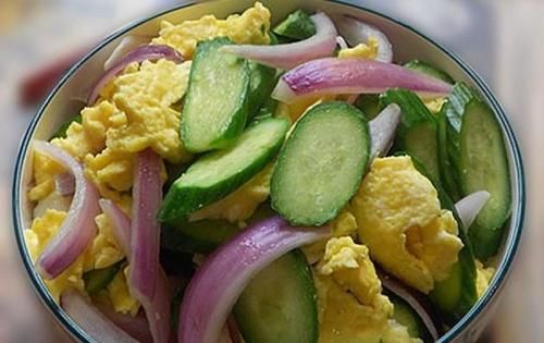  美食精选：辣炒萝卜干，洋葱黄瓜炒鸡蛋，蒜台炒腊肉，竹笋炒肉的做法