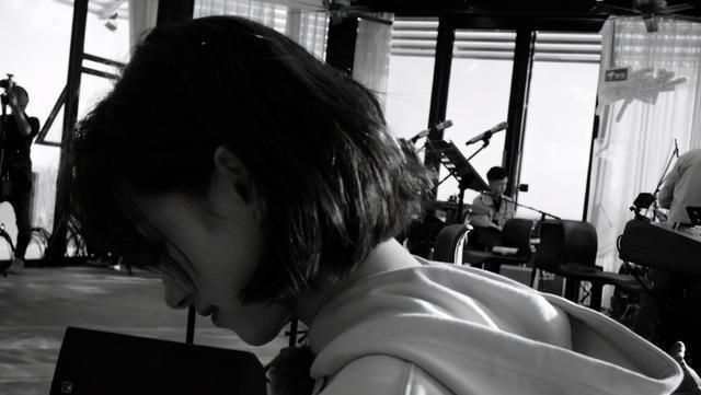 张照片|万茜晒姐姐美照,给宁静拍得也太用心了!谁还敢说两人不和