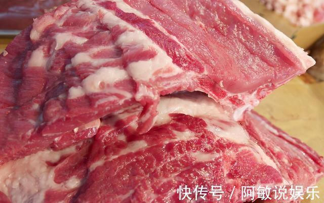 买排骨，要挑肉多的还是肉少的？肉贩子无意说漏嘴，原来如此！