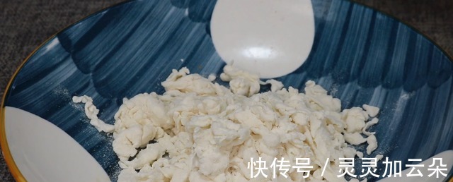 塑料瓶|想吃疙瘩汤,一个塑料瓶轻松搞定,1分钟做出一大盘,长见识!