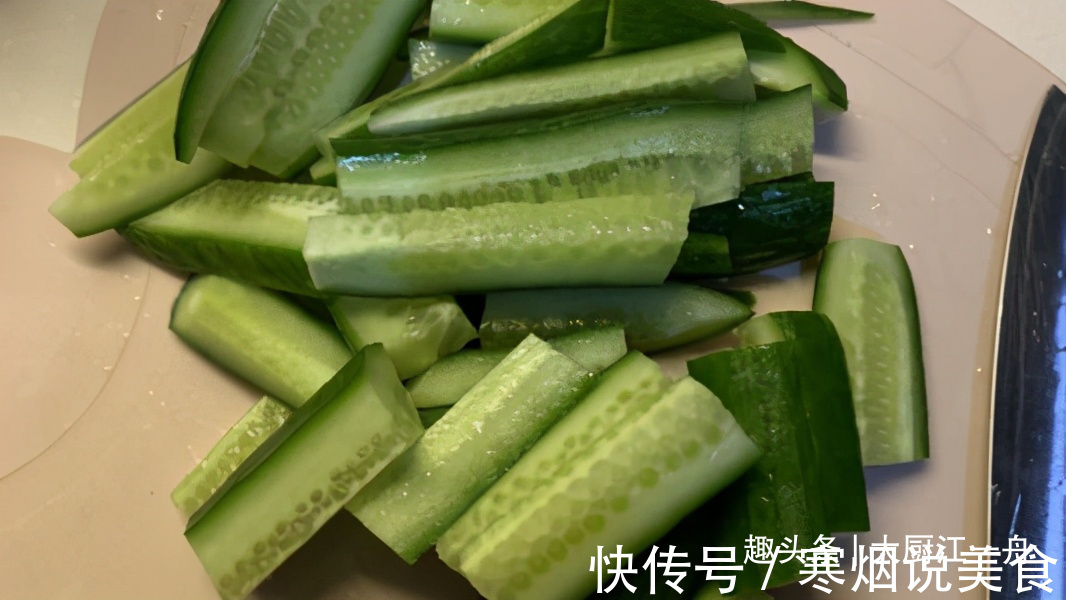 腌黄瓜,很多人第一步就错了,教你饭店秘制做法,一次10斤不够吃