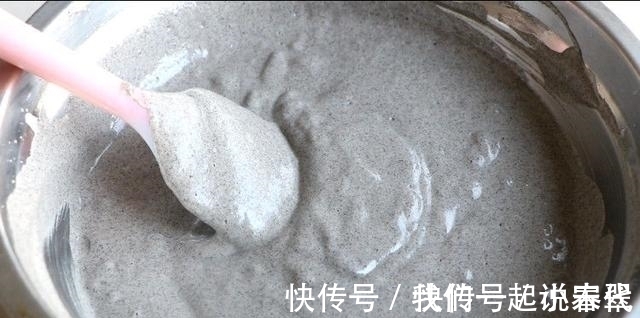 模具|黑米发糕做法,鸡蛋加牛奶上锅蒸一蒸,软糯香甜营养满满