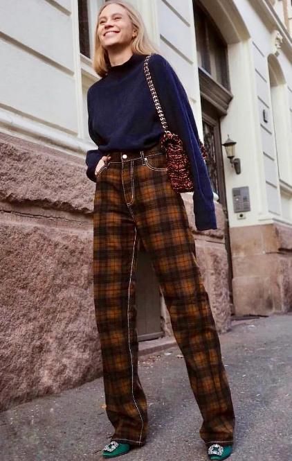 阔腿裤已经过时了，今年春天流行的是“格纹裤”，显高显瘦又时髦