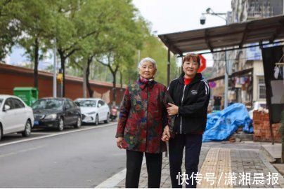 张跃进|11年被儿女带着旅游上百次，长沙90岁“俏妈妈”高级凡尔赛：其实我不想去