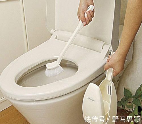 厕所|马桶里撒一把，无论多脏多厚的污渍，一冲就干净，方法简单又实用