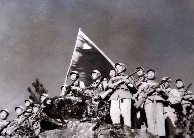 十五军|上甘岭战役：志愿军大炮只有美军三分之一，战士说，足够了