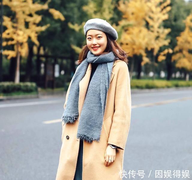 街拍小姐姐穿着黑色网纱的仙女裙,太有感染力了