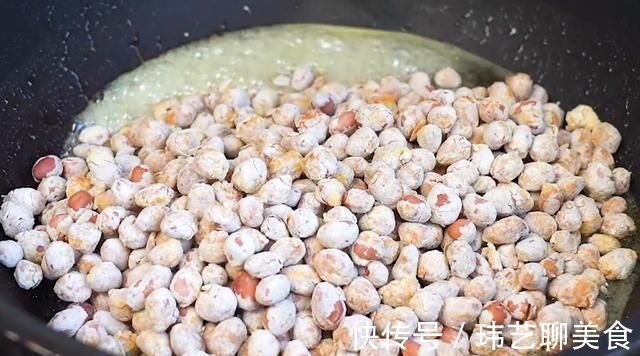 鸡蛋|往花生里打2鸡蛋,不需要油炸,吃一口嘎嘣脆,过年招待客人特棒