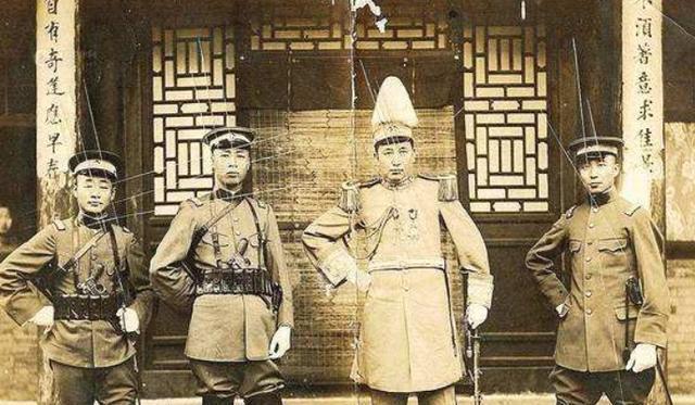 回国|他带着7.5吨黄金逃到美国,和3个老婆挥霍一生,晚年却想回国