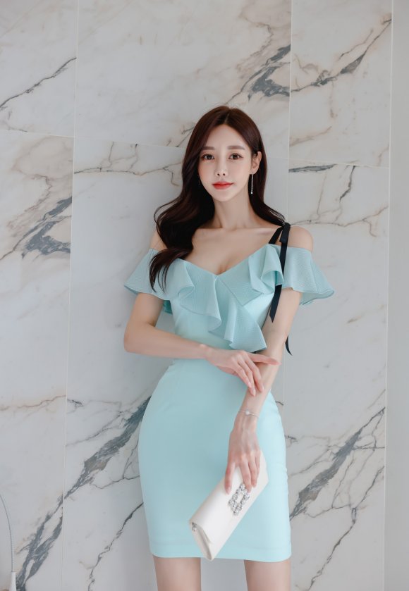 性感|孙允珠高级穿搭让人羡慕，蓝色雪纺裙和黑色包臀裙，哪款更性感?