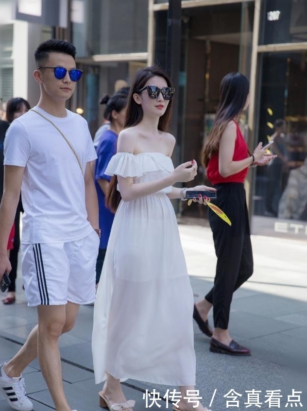 漂亮|街拍:漂亮的小姐姐和男朋友逛街,一个比一个性感时尚!