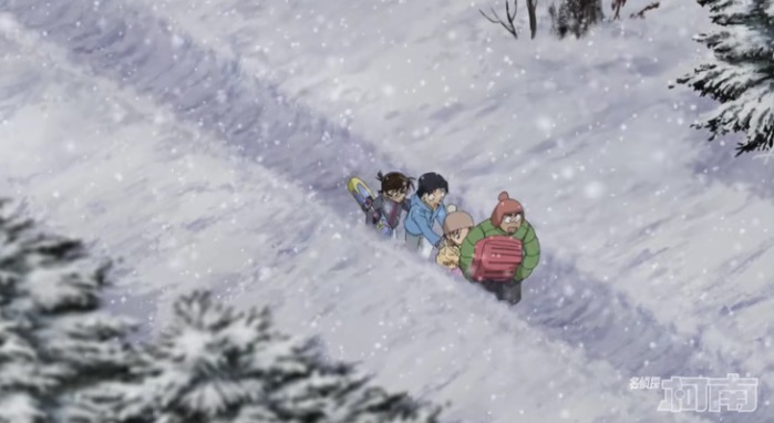 凶手|《名侦探柯南》最新一集,小黑回家过年,凶手玩自曝,推理变逃命