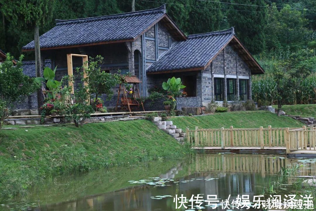 在乡下改造一个小院，种菜养花天天都是乡村田园梦，生活如此惬意