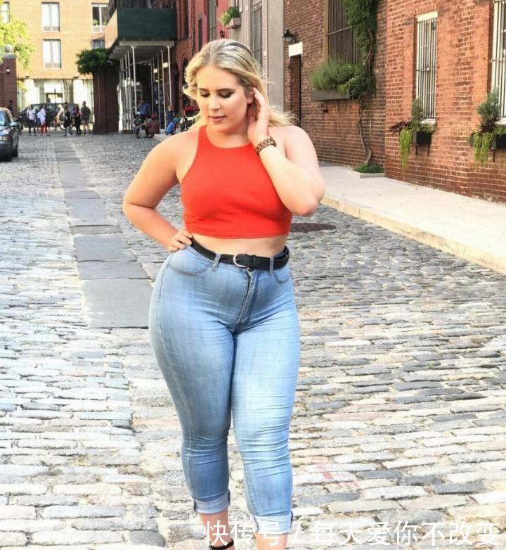 天生体型“微胖”，和脂肪团抵抗十年，今走红网络成为大码超模