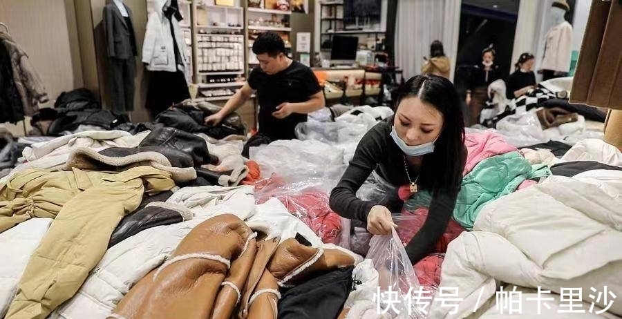 二选一|今年双11为什么不用熬夜了？谁在改变双11“游戏规则”