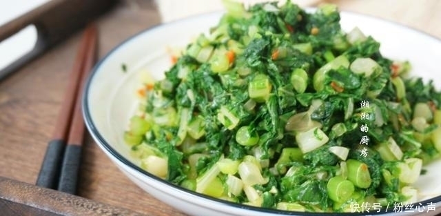 叶子|菜地里捡了2把叶子,富含膳食纤维,焯水一炒,简单营养又解馋