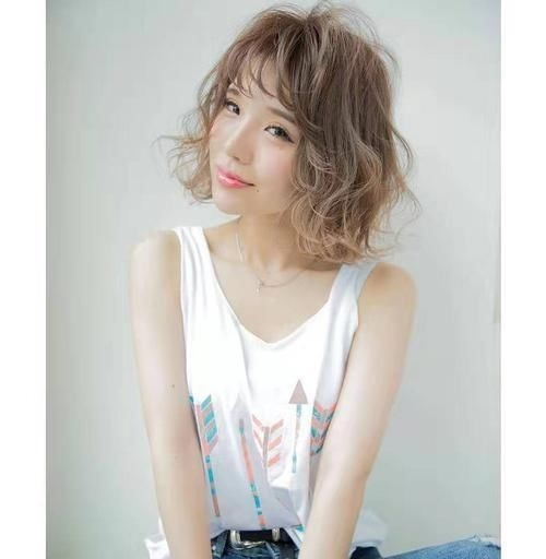 减龄 羊毛卷已经“失宠”,今年流行这种发型,减龄又洋气满满高级感