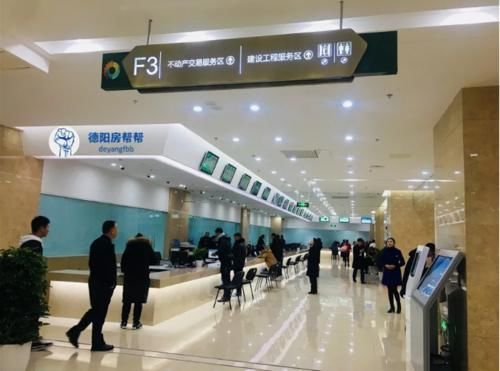 德阳|钢铁般意志的德阳打工人，在五洲广场打工比在汇通大厦更尊贵？