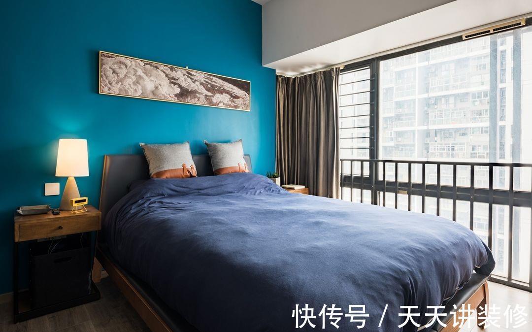 小星球|克莱因蓝加上亮丽黄，撞色的设计更为独特，满足我们对新家的设想