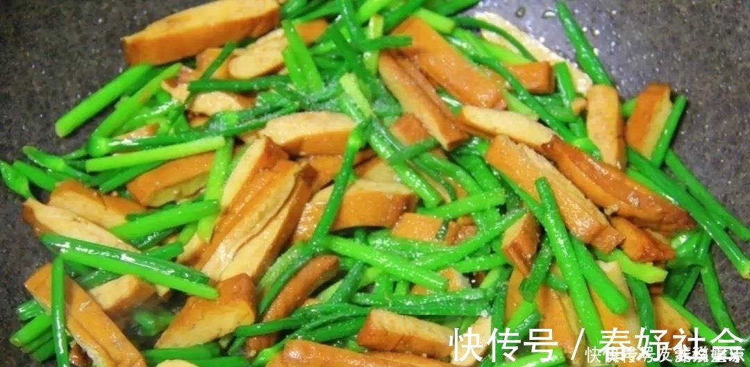 韭苔炒香干|它被称为肠道“推粪机”,润肠效果极好,排出体内宿便一身轻松