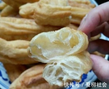 大厨|炸油条时，别只会用泡打粉！大厨教你正确做法，香软蓬松又健康