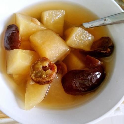 女人別忘多喝這湯，酸甜可口，5塊錢成本，腸道通暢了，小腹不鼓了