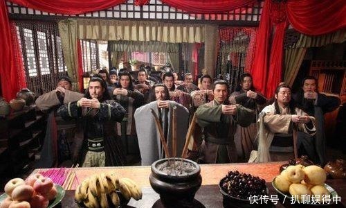 喝血|在古代拜把子,为何要喝血酒烧3把半香?懂得这个规矩的人不多