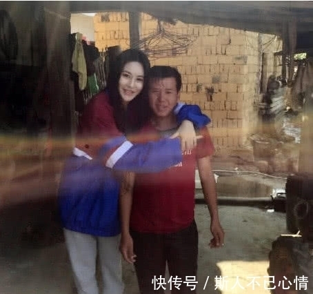 变形计里杨馥宇回村探望爸爸,谁注意到她的动作,网友:亲爸泪奔
