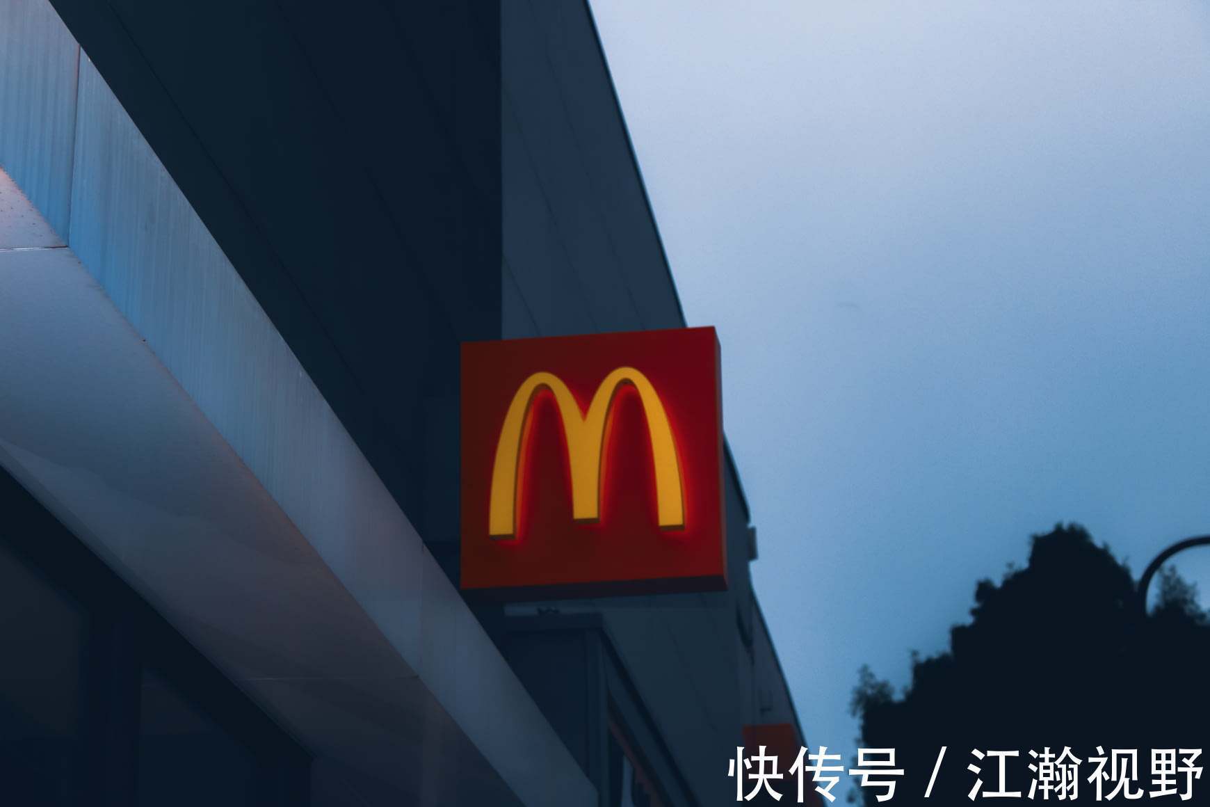 肯德基|推香菜新地、大盘鸡汉堡,悄咪涨价的麦当劳到底要闹哪般?