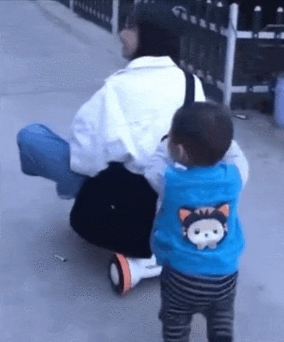 我们这一代|比爸爸带娃更不放心的是小姨,越欺负越亲近,他人模仿不来