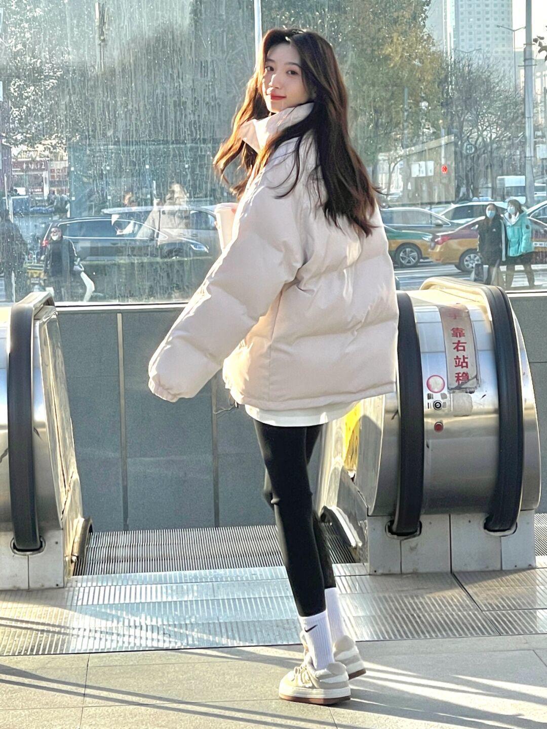 econ|无论年纪多大,冬季都要保暖,这4款棉服帮你塑造好气质