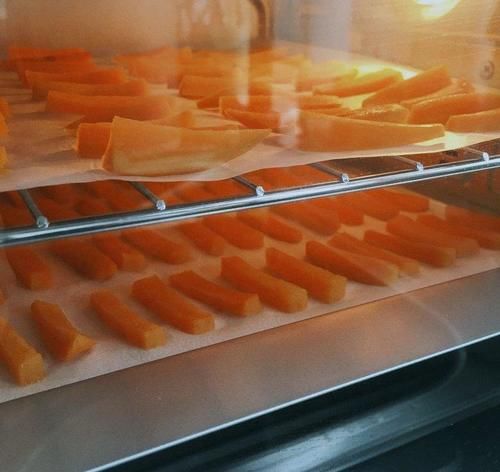 不用|不用晾晒也能做出软糯香甜有嚼劲的红薯干，保存时间长干净又卫生