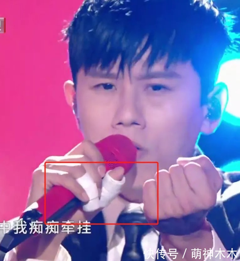 北京购物晚会状况多：白敬亭唾沫星子直飞，周海媚害怕升降台吓爬