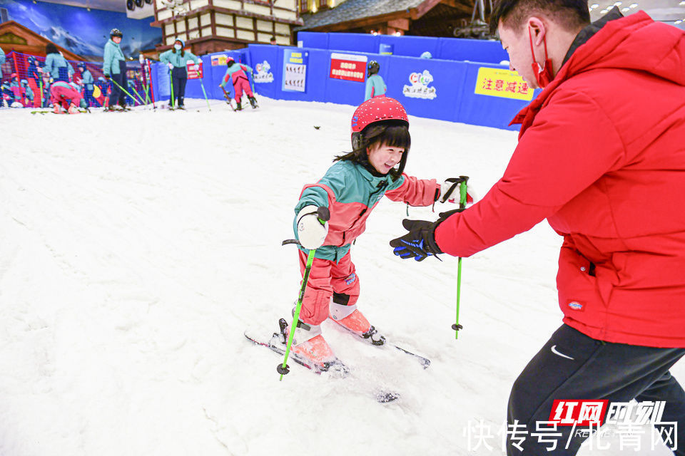 滑雪|组图丨滑雪萌宝们：“摔出快乐！”