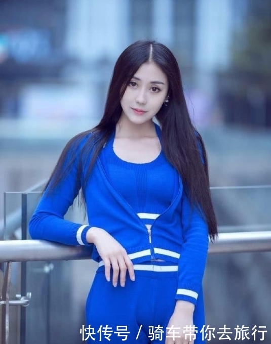  美女|身形饱满的美女袅袅婷婷，搭配打底裤后尽显傲人身形，沁人心脾